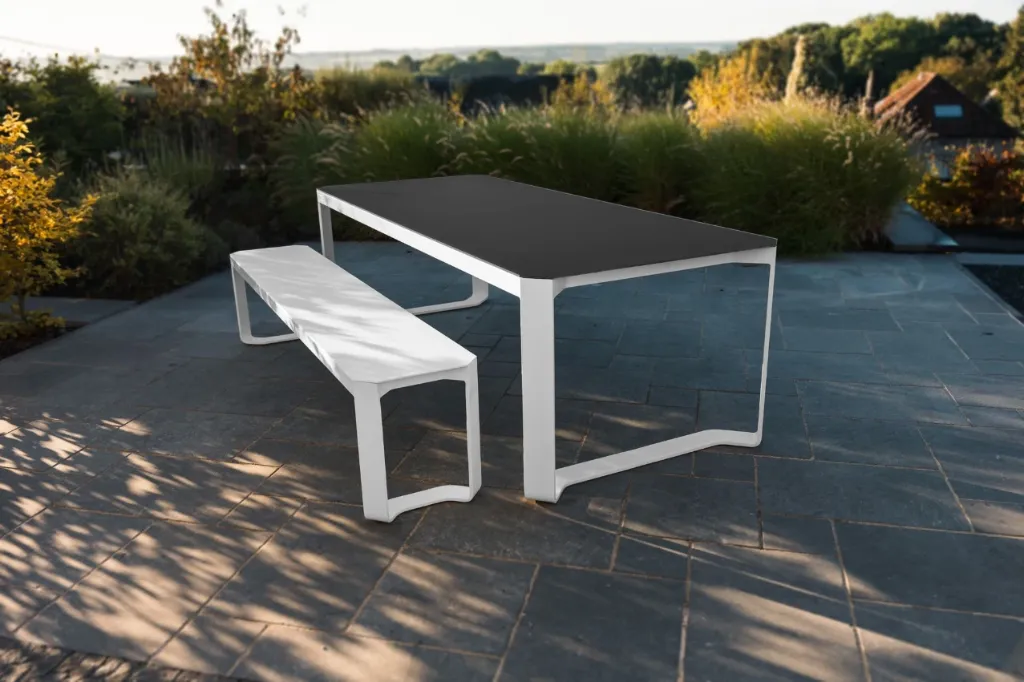 MEB Table - The Icon (M — 2.0m, Traffic White (RAL 9016), Deep Black)